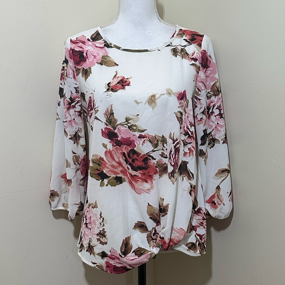 Sara Michelle || Woman’s Floral Top, Size Small